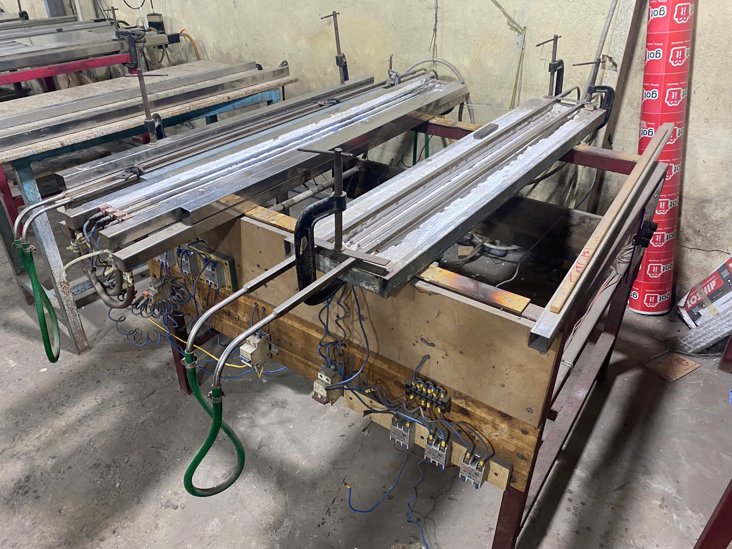Plastic heat bending machine.jpg